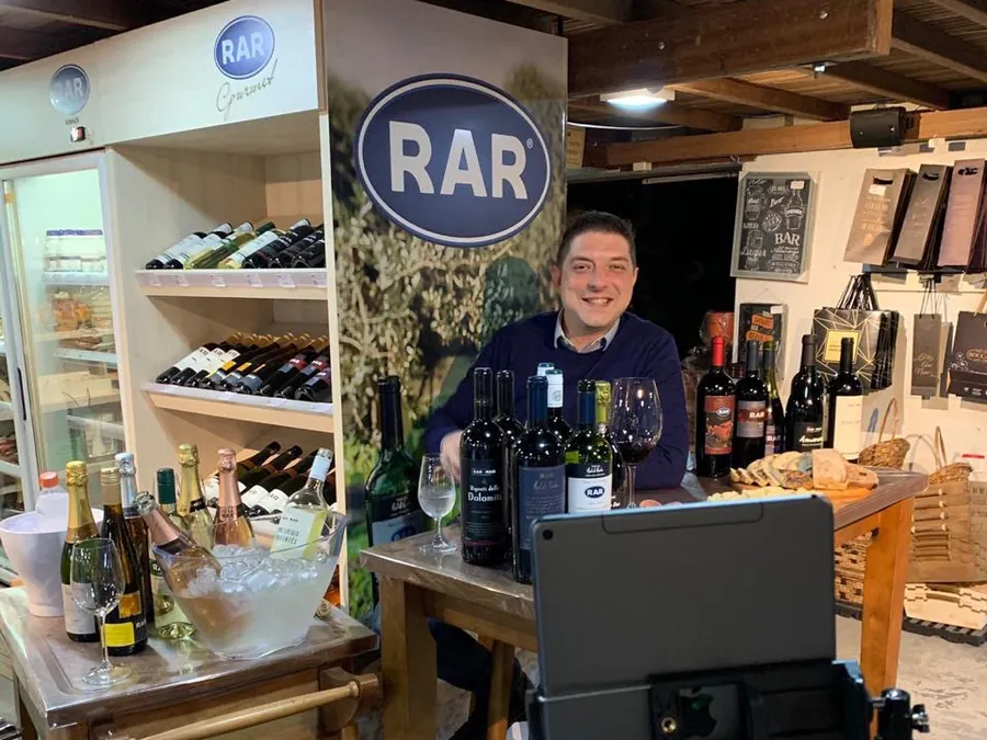O balcão da RAR Gourmet: Dolomiti, Amarone, espumante no gelo